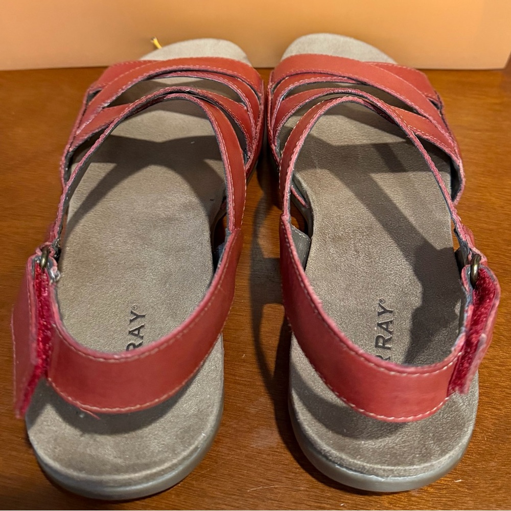 Array Red Women's Sandals - Picture 3 of 7